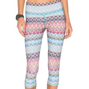 PILYQ Karma Capri Leggings Belize Print Sz L Yoga Mid Rise Stetch Activewear NWT
